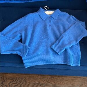 Sweater with collar and button detail size L